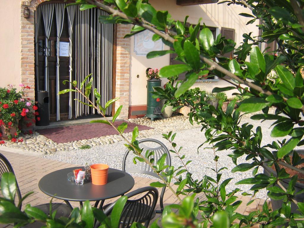 Il Borgo B&B Castellinaldo Dış mekan fotoğraf